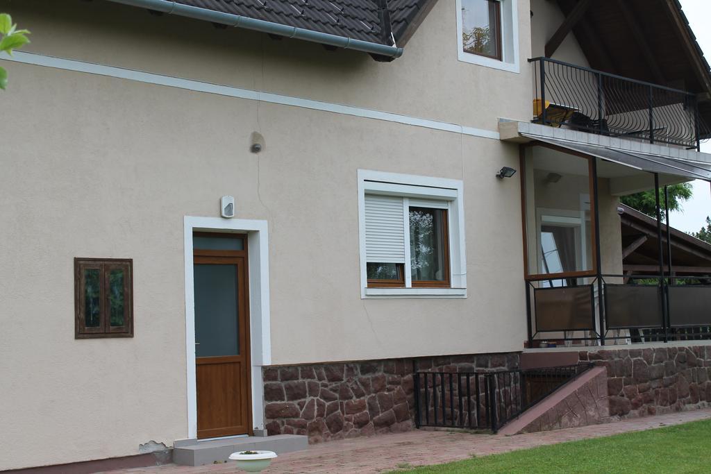 Marta Apartman Balatonalmádi المظهر الخارجي الصورة